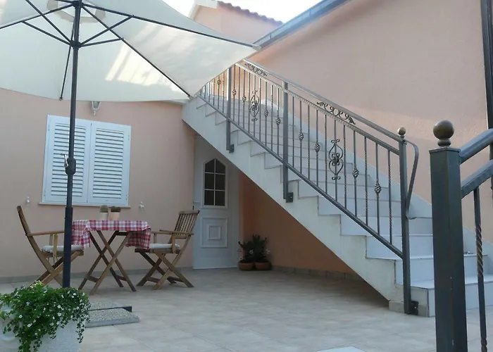 Apartments Sabioncello
